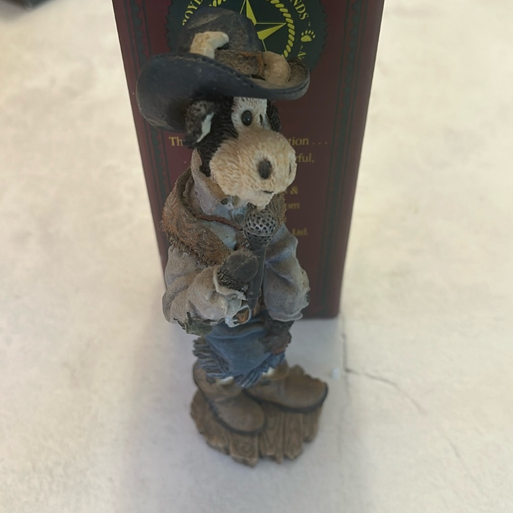 Boyds Bears & Friends Figurine -- Loretta Moostein ... "Yer Cheatin' Heart"